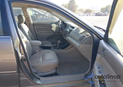 2002 Toyota Camry Le z USA, uszkodzony, nr VIN 4T1BE32K32U580541